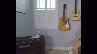 Solo Latina girl,Luna Leve is rubbing her hairy twat,in VR